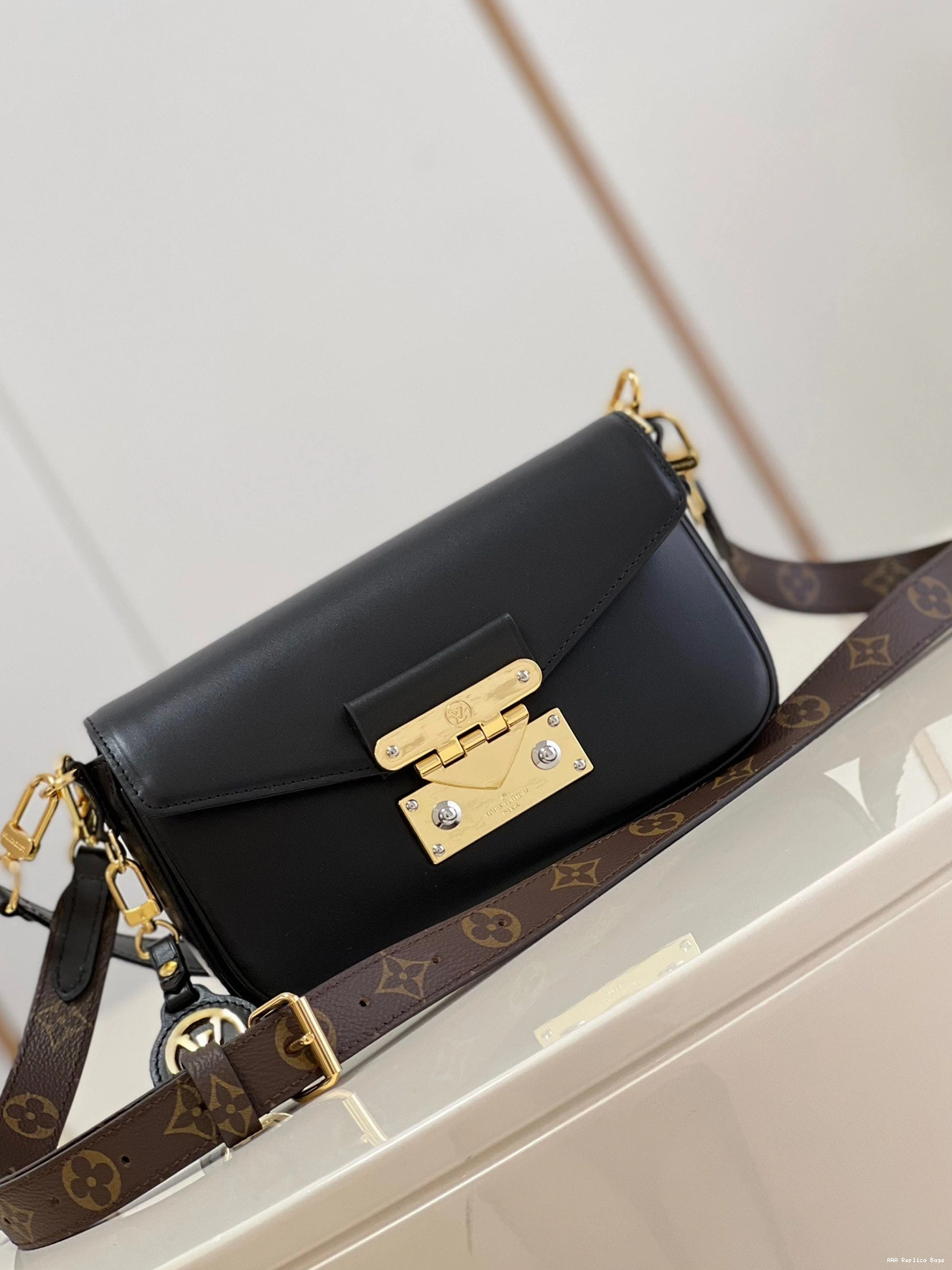 Aaa replica ru Vuitton Louis SWING 0723
